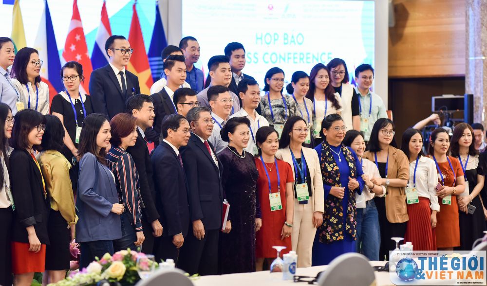 hinh anh phien be mac dai hoi dong aipa 41