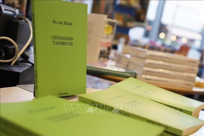 tai ban cuon nhat ky trong tu bang tieng duc nhan ky niem 130 nam ngay sinh chu tich ho chi minh
