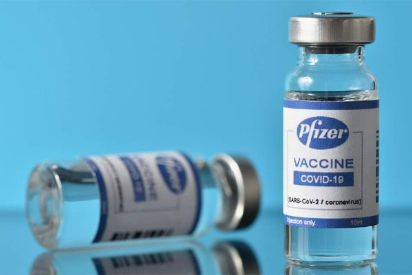fizer đã sử dụng liều lượng hoạt chất trong vaccine Covid-19 thấp hơn liều lượng trong vaccine Moderna.(Nguon: Iamexpat)