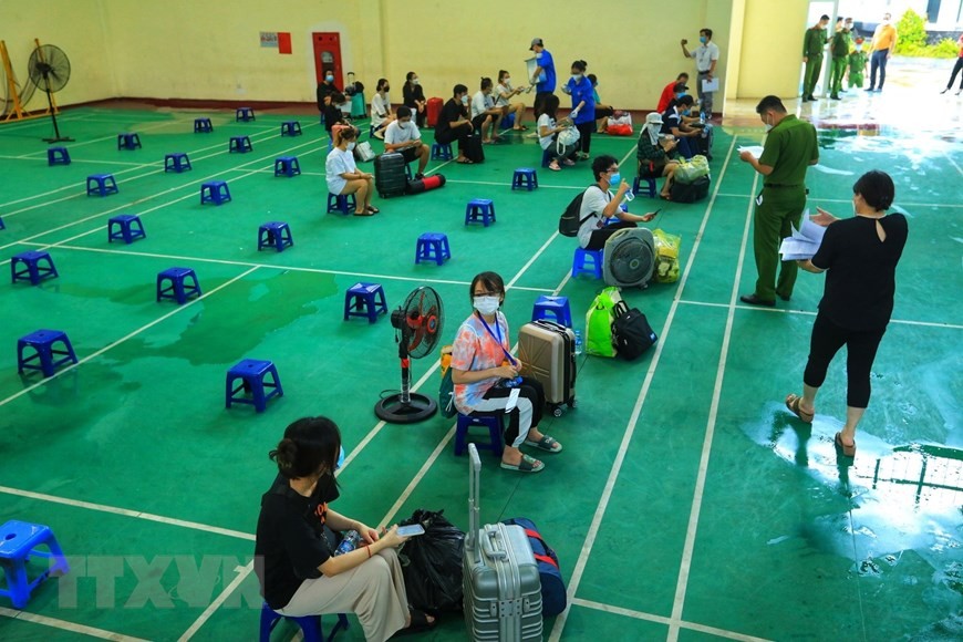 Covid-19 ở Hà Nội: Quận Thanh Xuân đón người dân từ khu cách ly trở về nhà