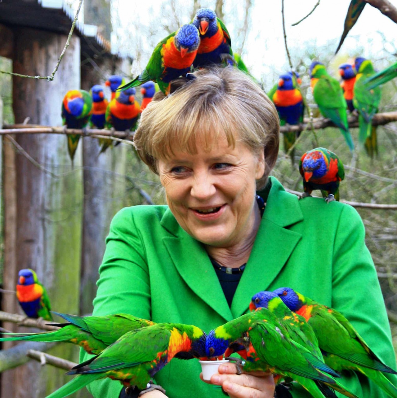 Hành trình 16 năm 'chèo lái' châu Âu của bà Merkel qua những bức ảnh