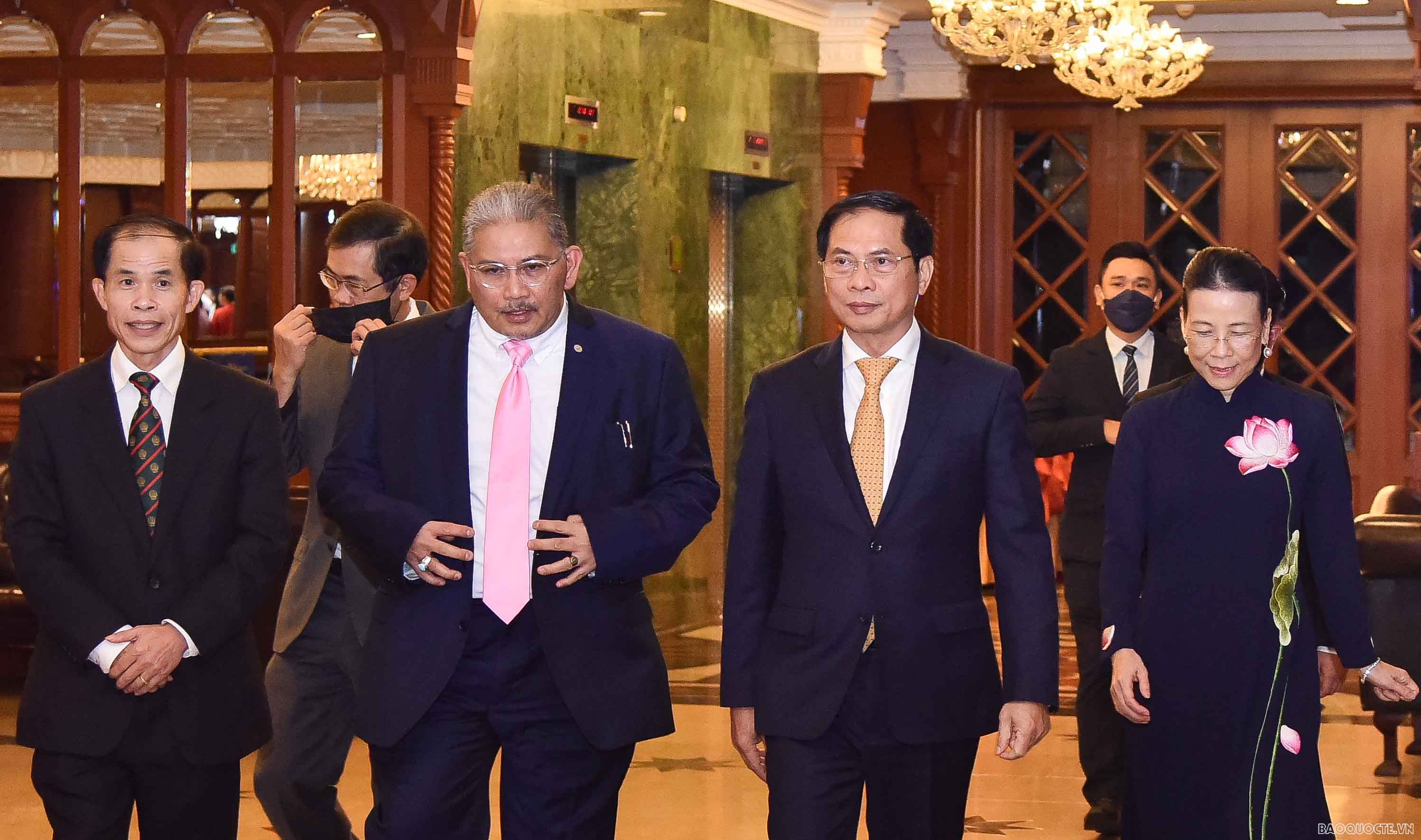 Bộ trưởng Ngoại giao Bùi Thanh Sơn và Bộ trưởng Dato Erywan tham dự Lễ kỷ niệm 77 năm Quốc khánh Việt Nam và 30 năm thiết lập quan hệ ngoại giao Việt Nam-Brunei. 