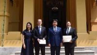 Cục trưởng Cục lễ tân tiếp các Đại sứ Luxembourg và Australia trao bản sao Thư ủy nhiệm