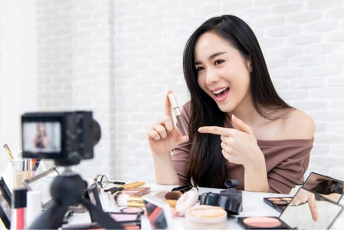 KOL và Influencer là ngành nghề hấp dẫn với giới trẻ (Ảnh: Jing Daily).