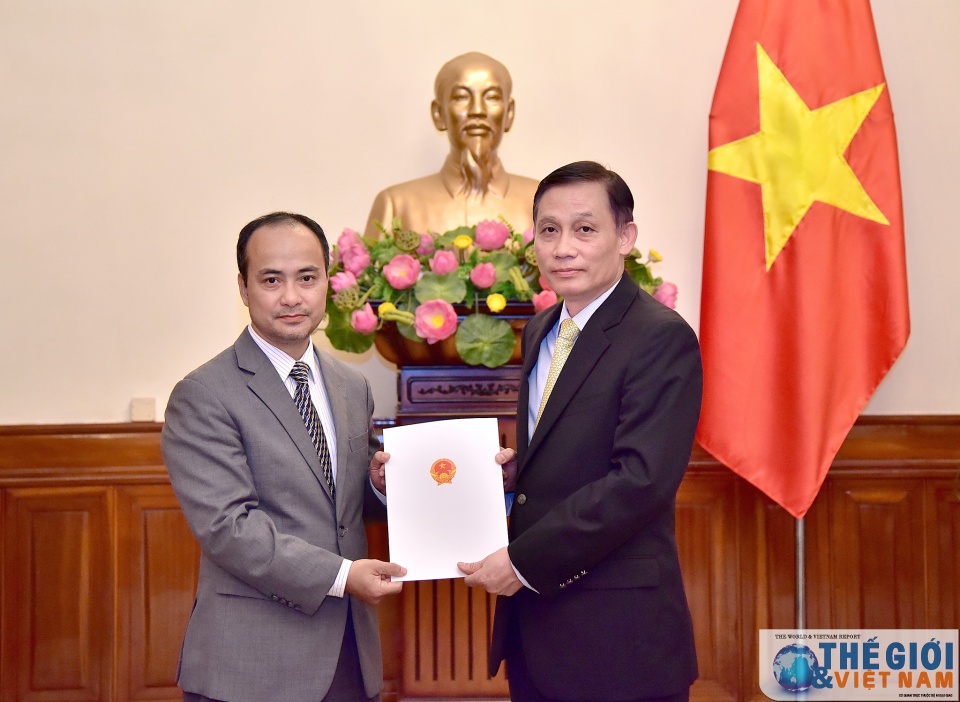 bo ngoai giao trao quyet dinh bo nhiem va dieu dong can bo nganh