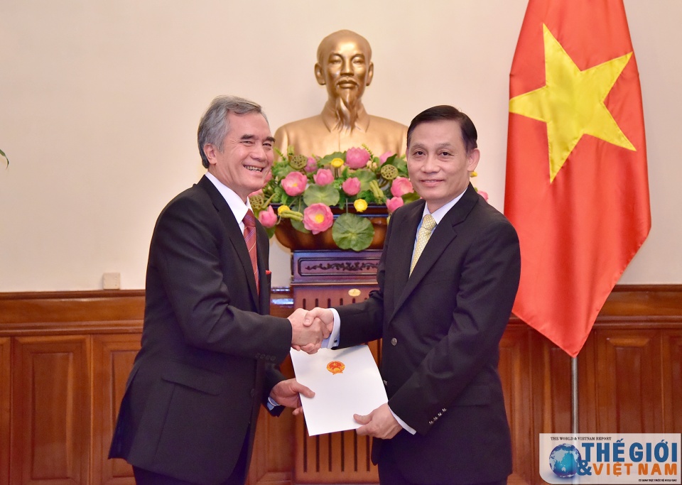 bo ngoai giao trao quyet dinh bo nhiem va dieu dong can bo nganh