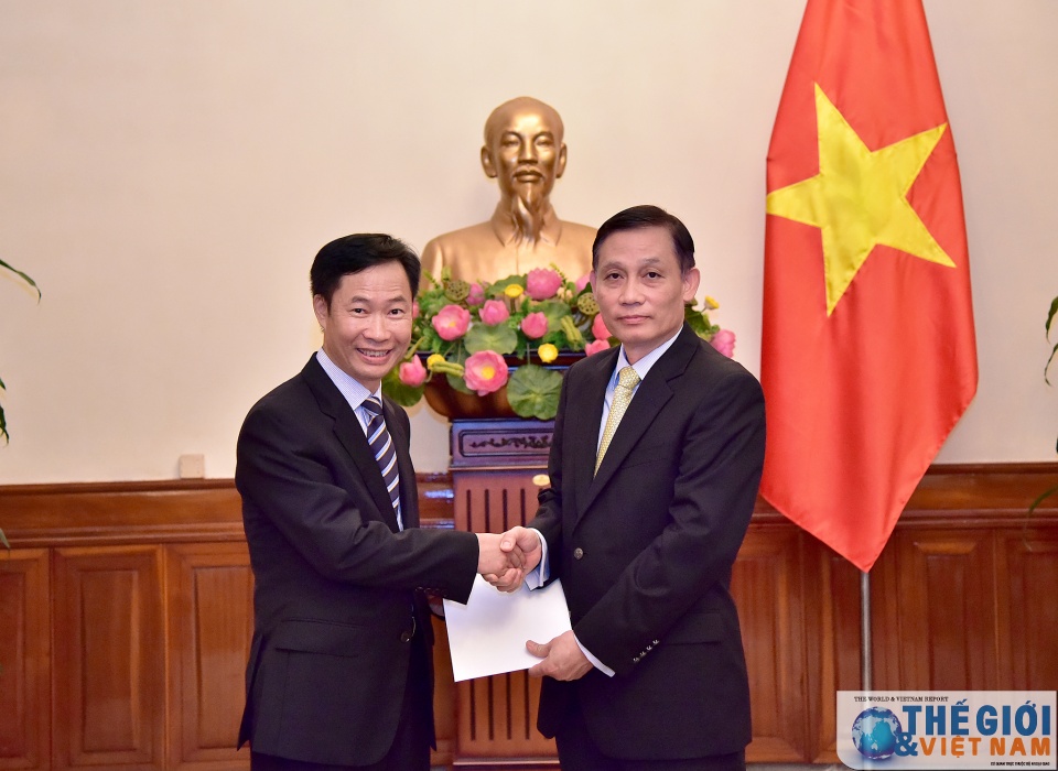 bo ngoai giao trao quyet dinh bo nhiem va dieu dong can bo nganh