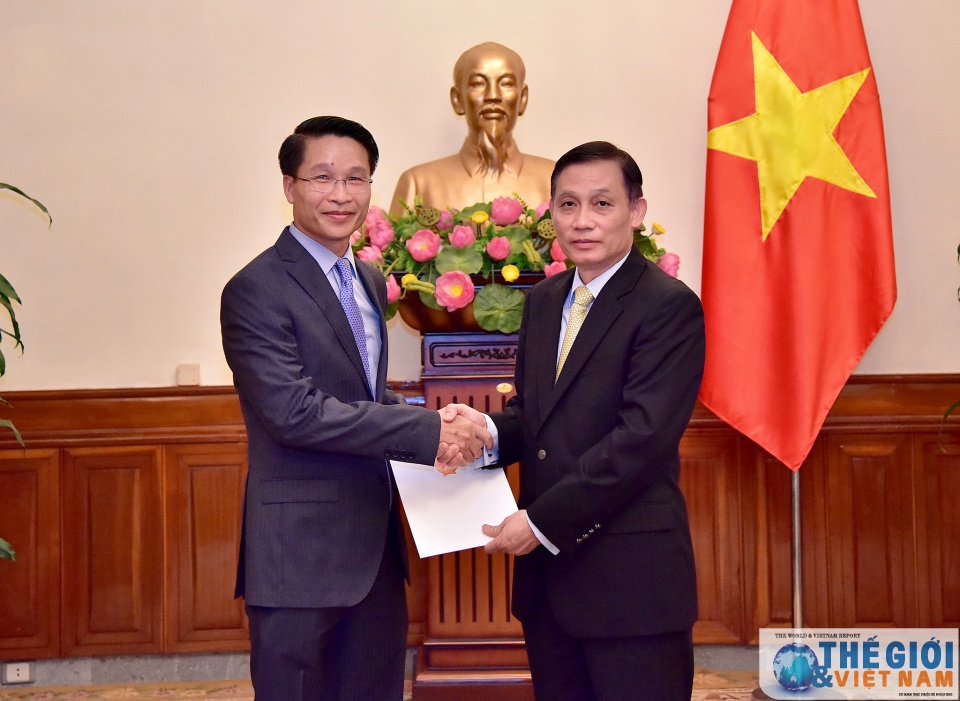 bo ngoai giao trao quyet dinh bo nhiem va dieu dong can bo nganh