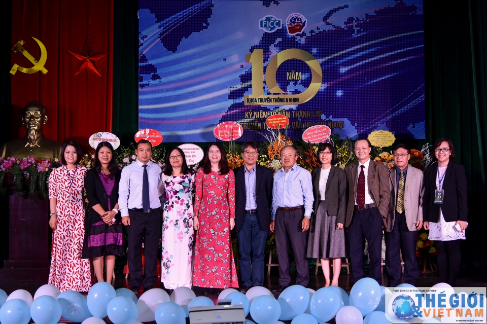 pgs ts le thanh binh nghe sy trong ngoai giao van hoa