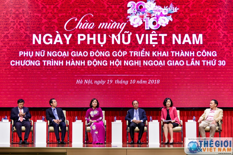 nhung nha ngoai giao nu vua gioi chuyen mon vua gioi xay to am