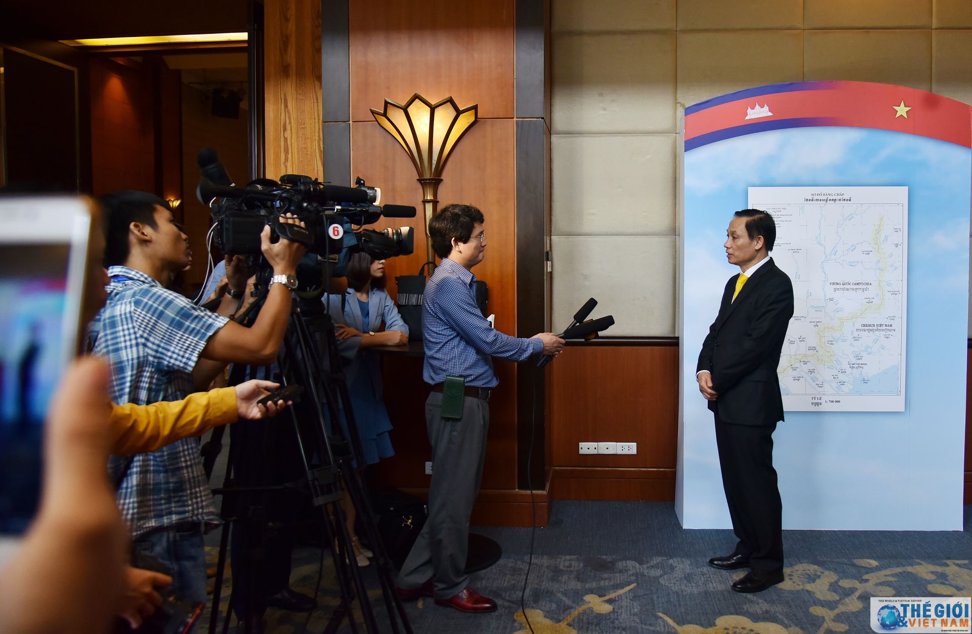 gop phan tang cuong quan he huu nghi hoa binh hop tac phat trien viet nam campuchia