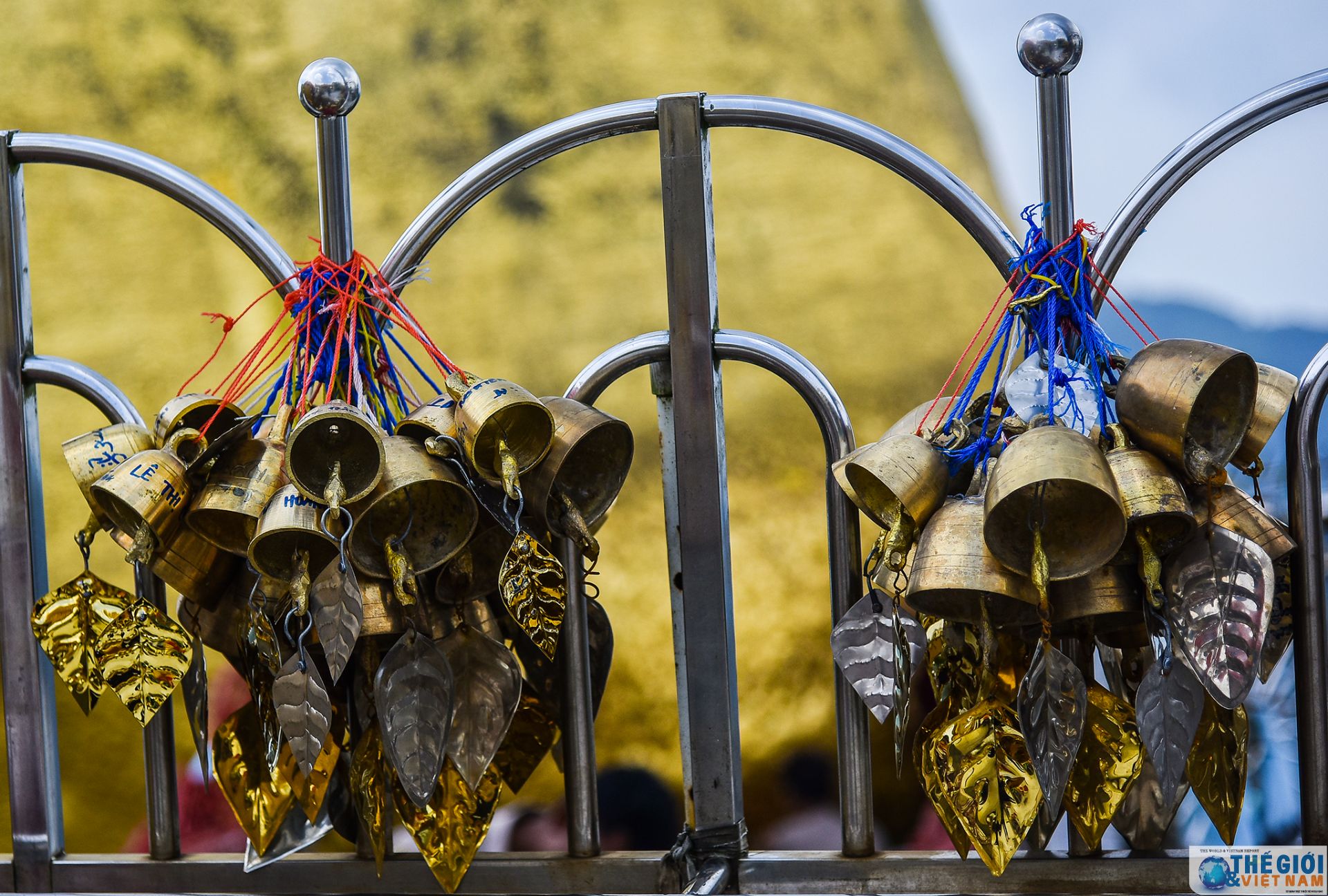 golden rock ngoi chua tren hon da thieng nghieng mai khong do o myanmar