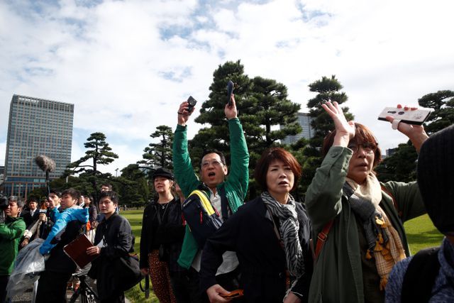 nhung hinh anh le dang quang cua nhat hoang naruhito