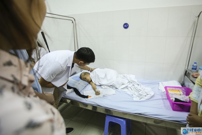 doan thanh nien bo ngoai giao trao hon 17 trieu dong cho benh nhan benh vien phu san trung uong