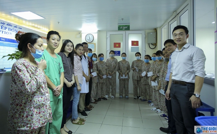doan thanh nien bo ngoai giao trao hon 17 trieu dong cho benh nhan benh vien phu san trung uong