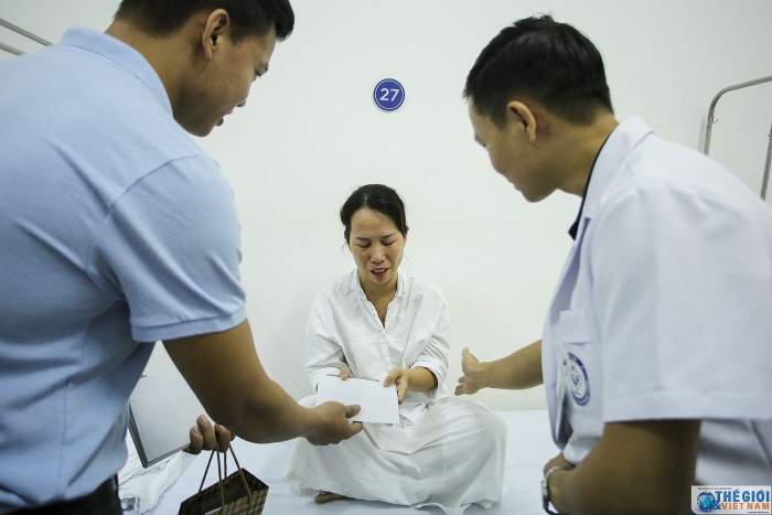 doan thanh nien bo ngoai giao trao hon 17 trieu dong cho benh nhan benh vien phu san trung uong