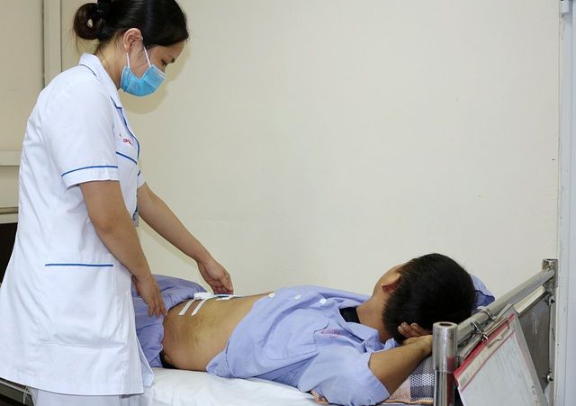 Thanh niên 21 tuổi bị rách cơ bụng vì tập thể dục sai cách Thanh niên 21 tuổi bị rách cơ bụng vì tập thể dục sai cách