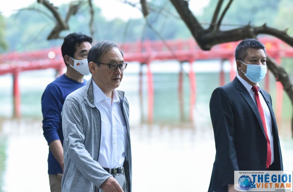 thu tuong nhat ban dao quanh ho guom