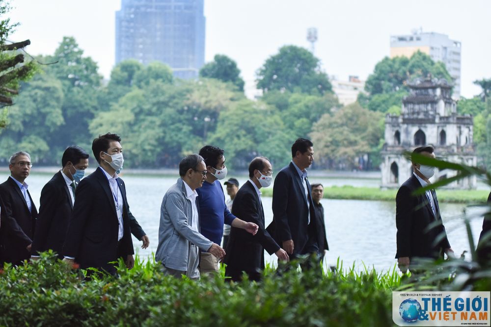 thu tuong nhat ban dao quanh ho guom