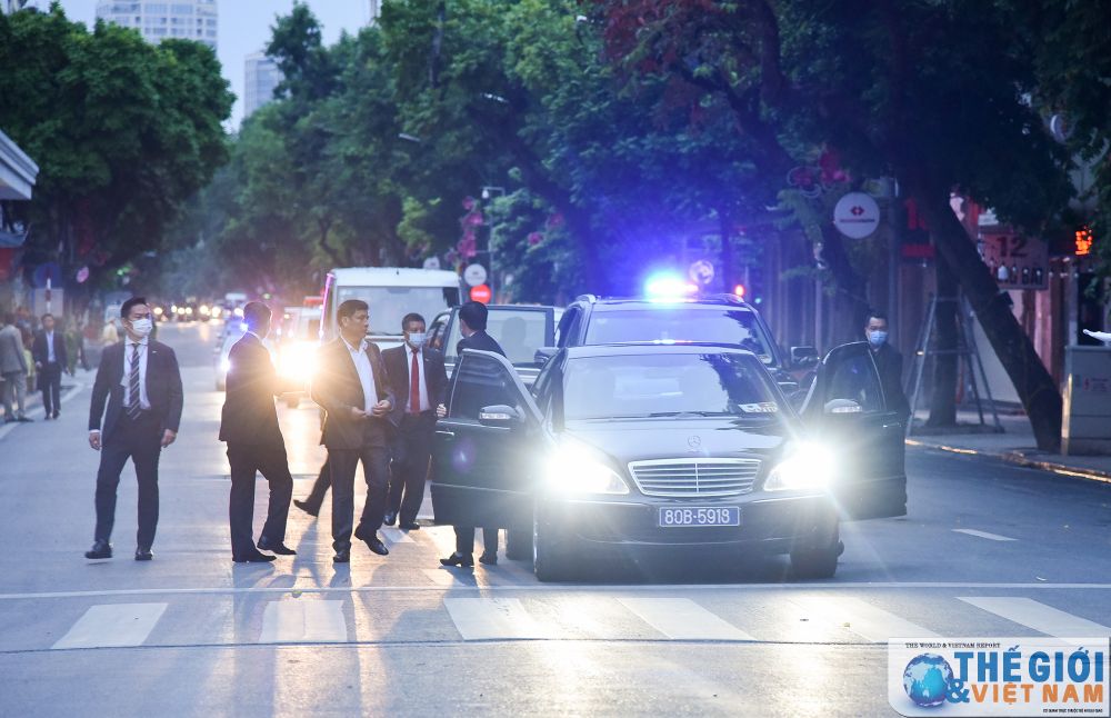 thu tuong nhat ban dao quanh ho guom