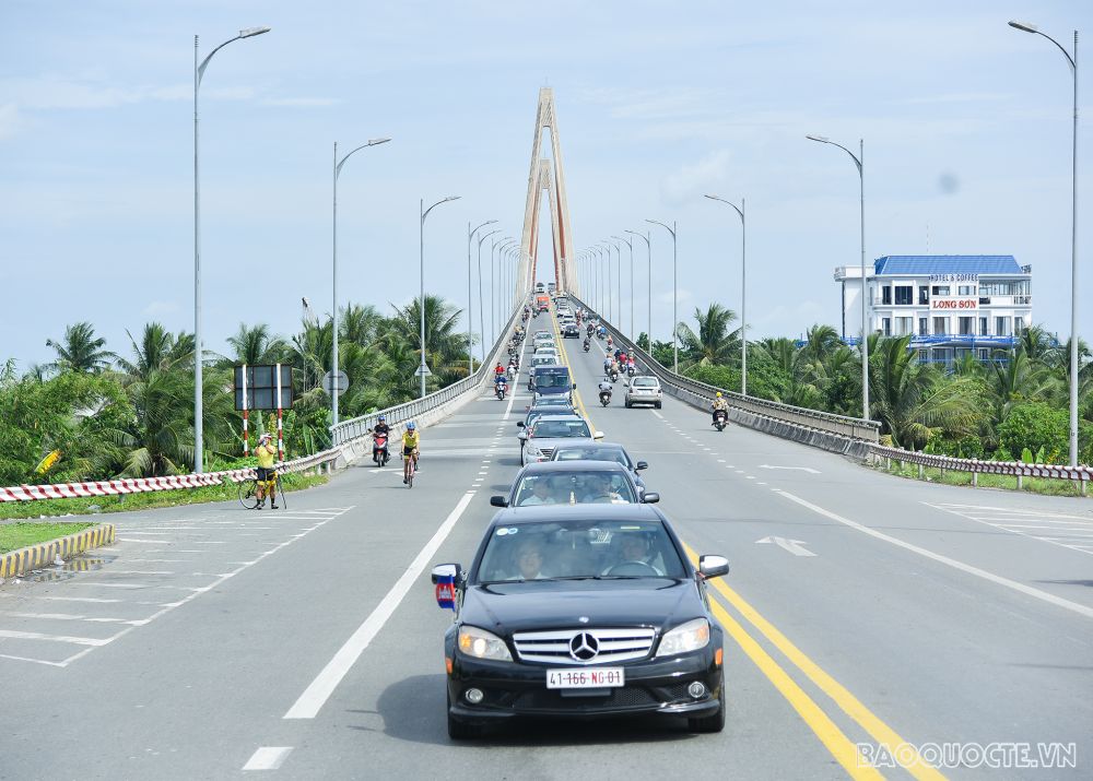 Những hình ảnh đại diện các cơ quan ngoại giao nước ngoài từ thiện tại Bến Tre