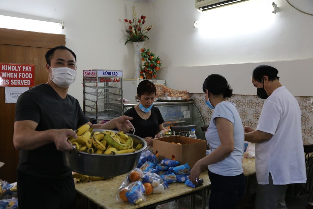 hanh trinh hoa kim tuoc va cau than chu khong de ai bi bo lai phia sau