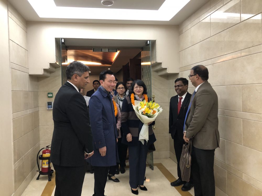 hanh trinh hoa kim tuoc va cau than chu khong de ai bi bo lai phia sau