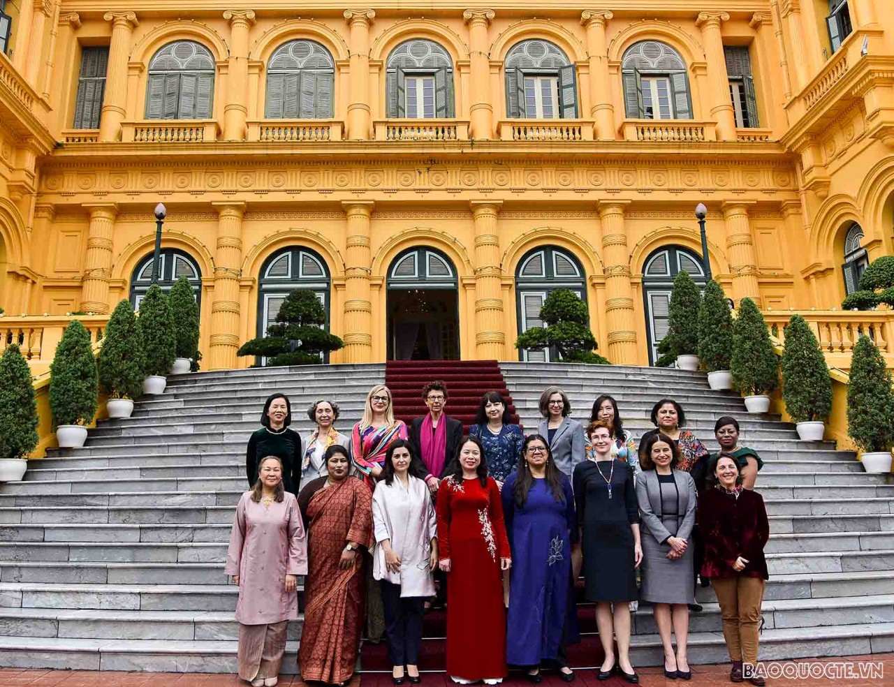 Phó Chủ tịch nước tiếp các nữ Đại sứ