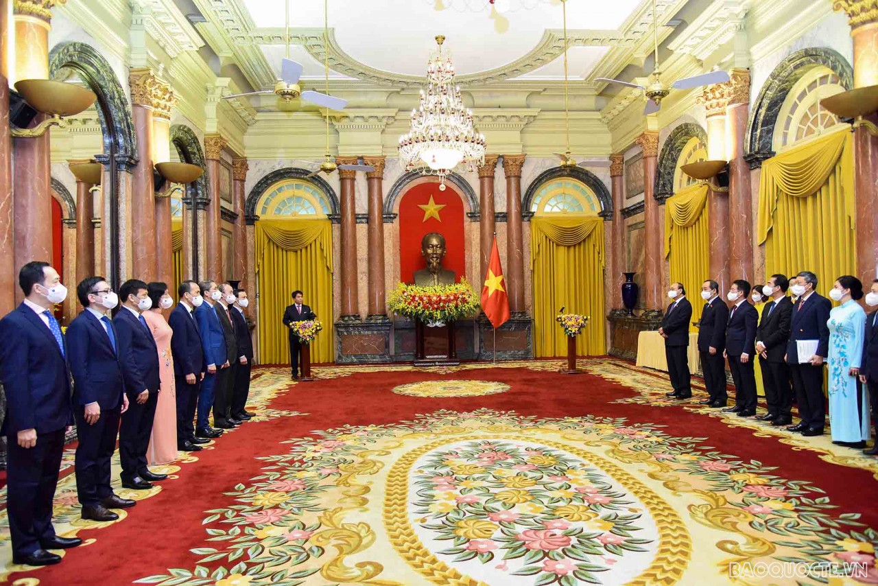 Những hình ảnh tại buổi lễ trao quyết định bổ nhiệm Đại sứ Việt Nam tại nước ngoài nhiệm kỳ 2021-2024 lần thứ hai Những hình ảnh tại lễ trao quyết định bổ nhiệm cho 8 Đại sứ Việt Nam tại nước ngoài nhiệm kỳ 2021-2024