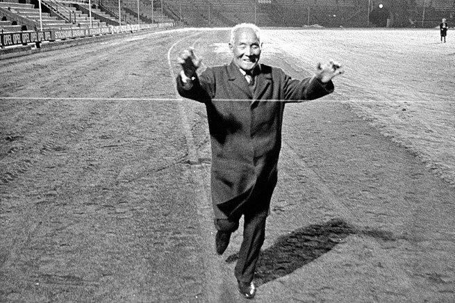 Vận động viên Nhật Bản mất hơn nửa thế kỷ để hoàn thành chặng đua marathon