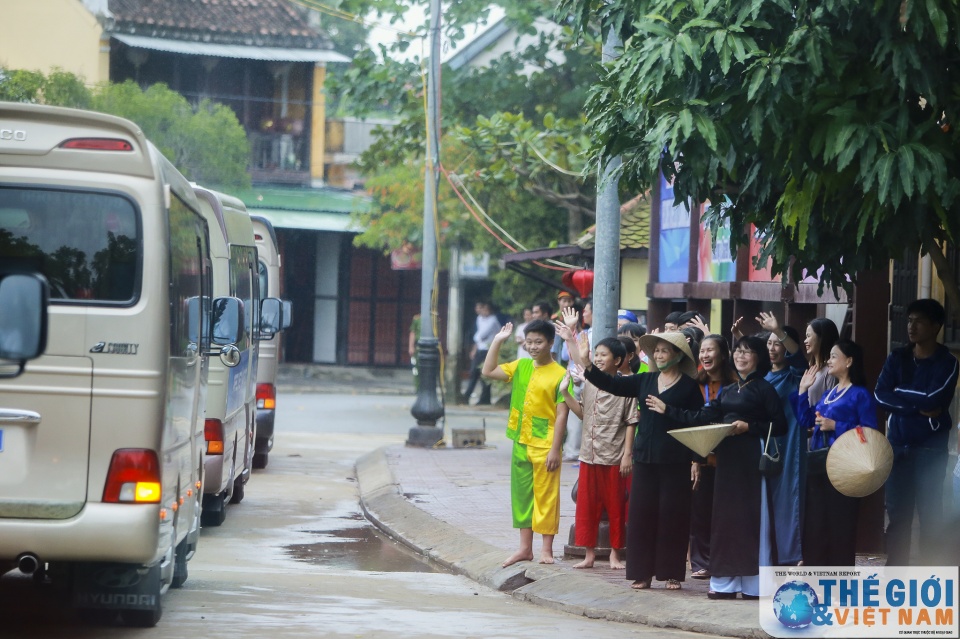phu nhan cac lanh dao cap cao apec tham quan hoi an