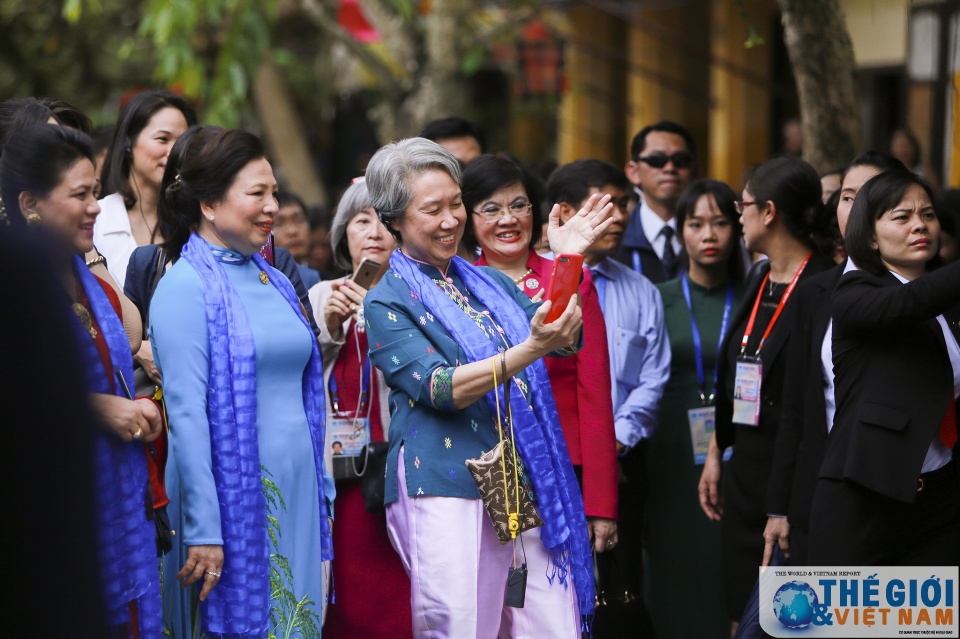 phu nhan cac lanh dao cap cao apec tham quan hoi an