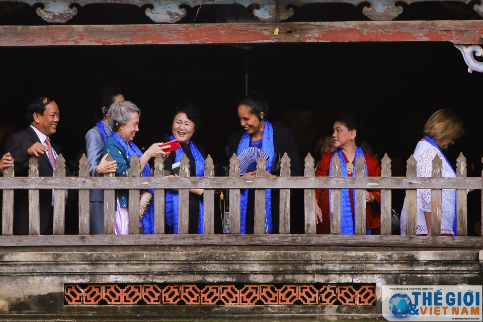 phu nhan cac lanh dao cap cao apec tham quan hoi an