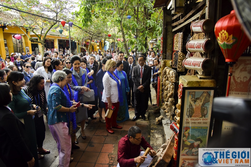 phu nhan cac lanh dao cap cao apec tham quan hoi an