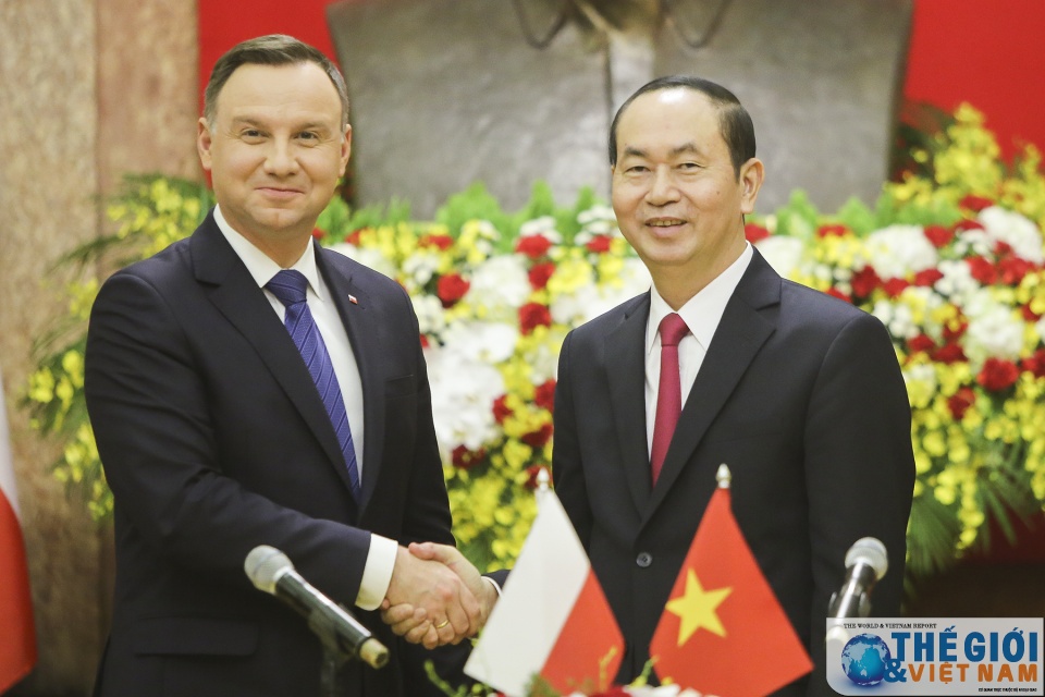 le don chinh thuc tong thong ba lan tai phu chu tich