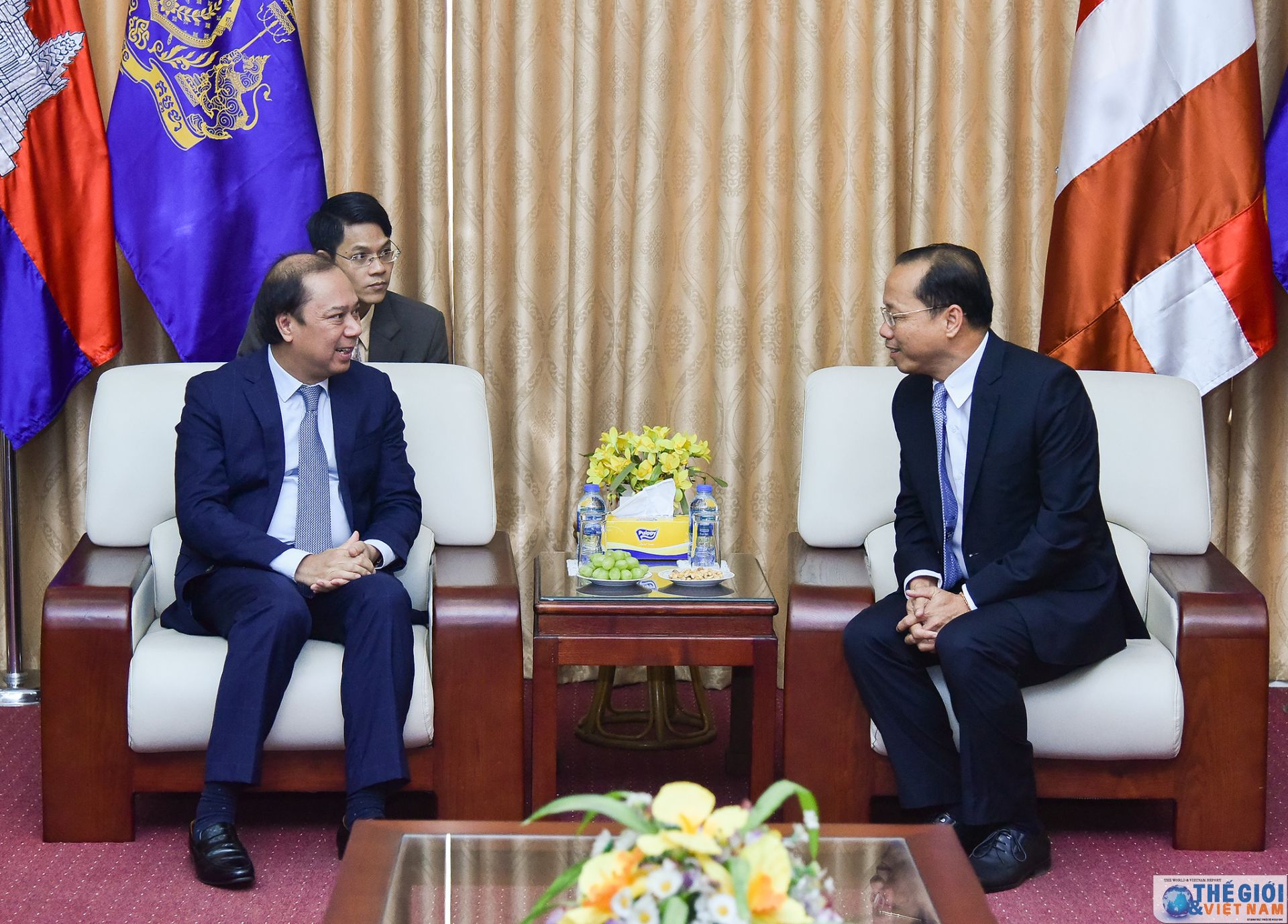 lanh dao bo ngoai giao chuc mung quoc khanh lan thu 66 vuong quoc campuchia