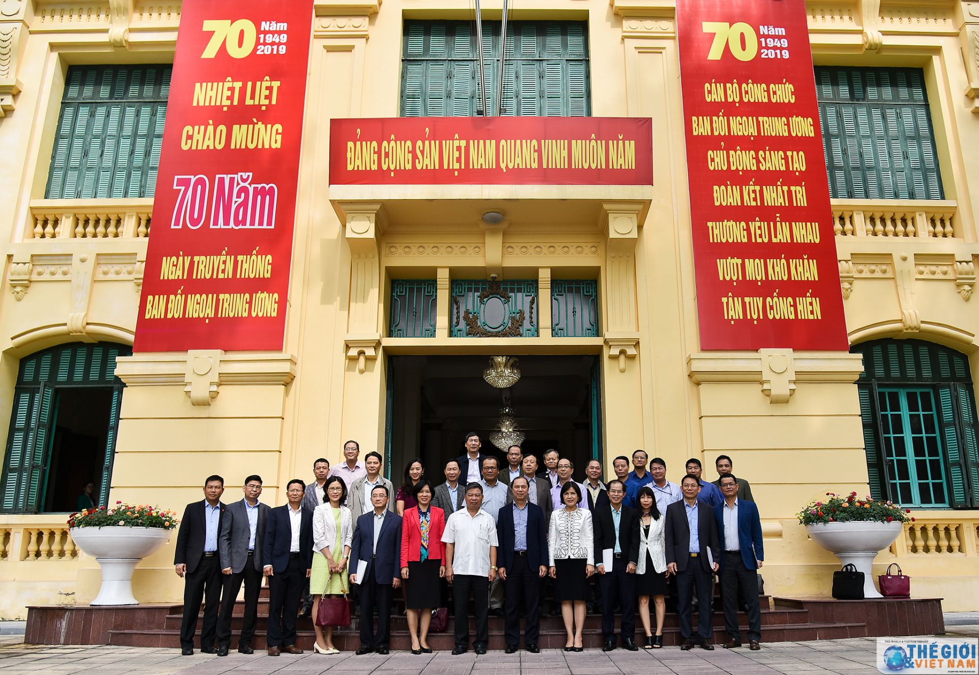 doan truong cac co quan dai dien viet nam o nuoc ngoai lam viec voi lanh dao ban doi ngoai trung uong