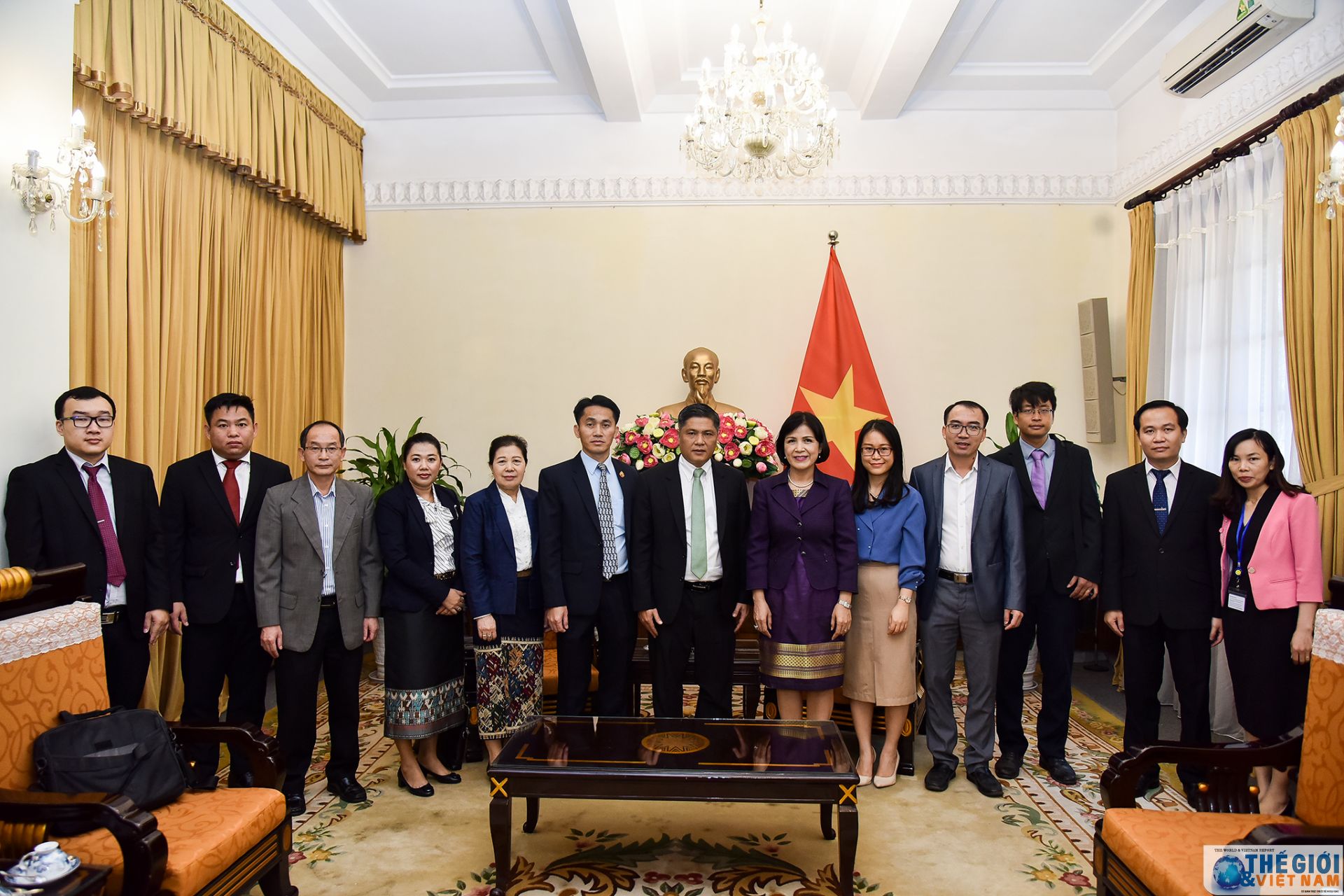 viet nam lao trao doi ve xay dung che do chinh sach cho thanh vien co quan dai dien o nuoc ngoai