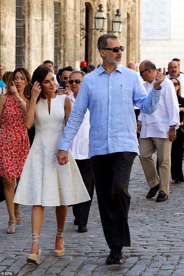 nha vua tay ban nha lan dau tien tham cuba sau 500 nam