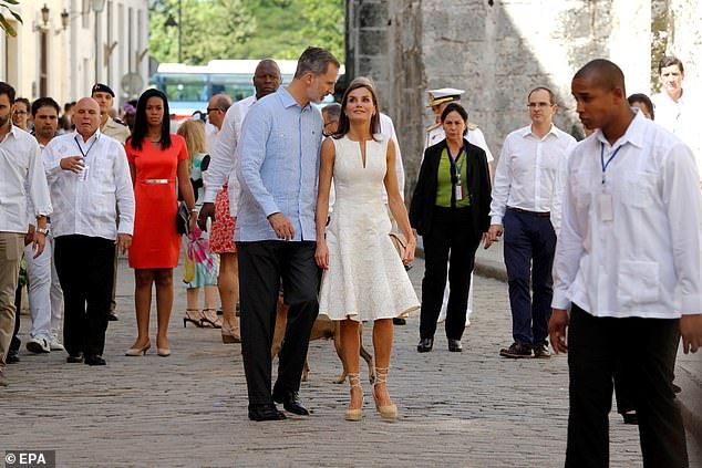 nha vua tay ban nha lan dau tien tham cuba sau 500 nam