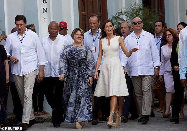 nha vua tay ban nha lan dau tien tham cuba sau 500 nam