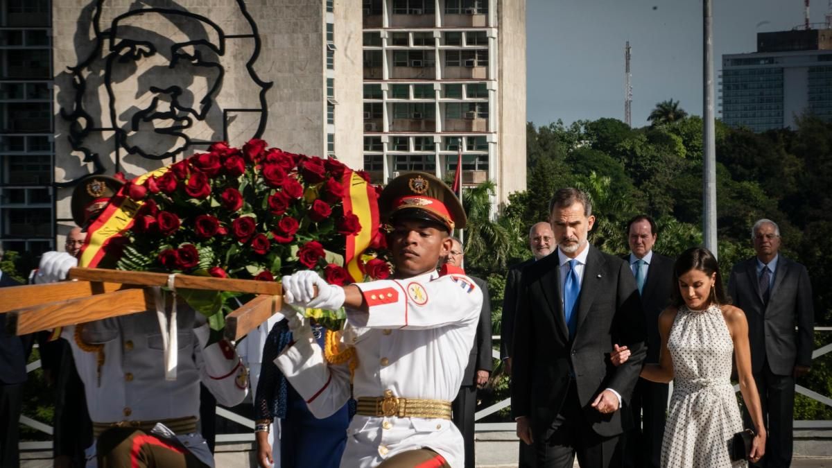 nha vua tay ban nha lan dau tien tham cuba sau 500 nam