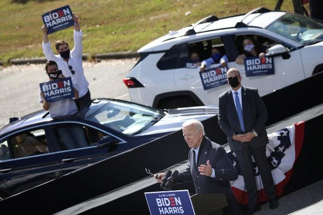 Hình ảnh trước 'giờ vàng' bầu cử Mỹ 2020, ông Trump và Biden đổ bộ các bang chiến trường, dốc sức chạy đua