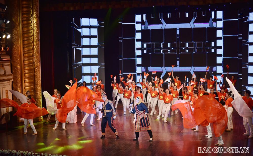 Đại sứ Indonesia tại Việt Nam hát Tiếng Việt trong đêm kỷ niệm quan hệ hai nước