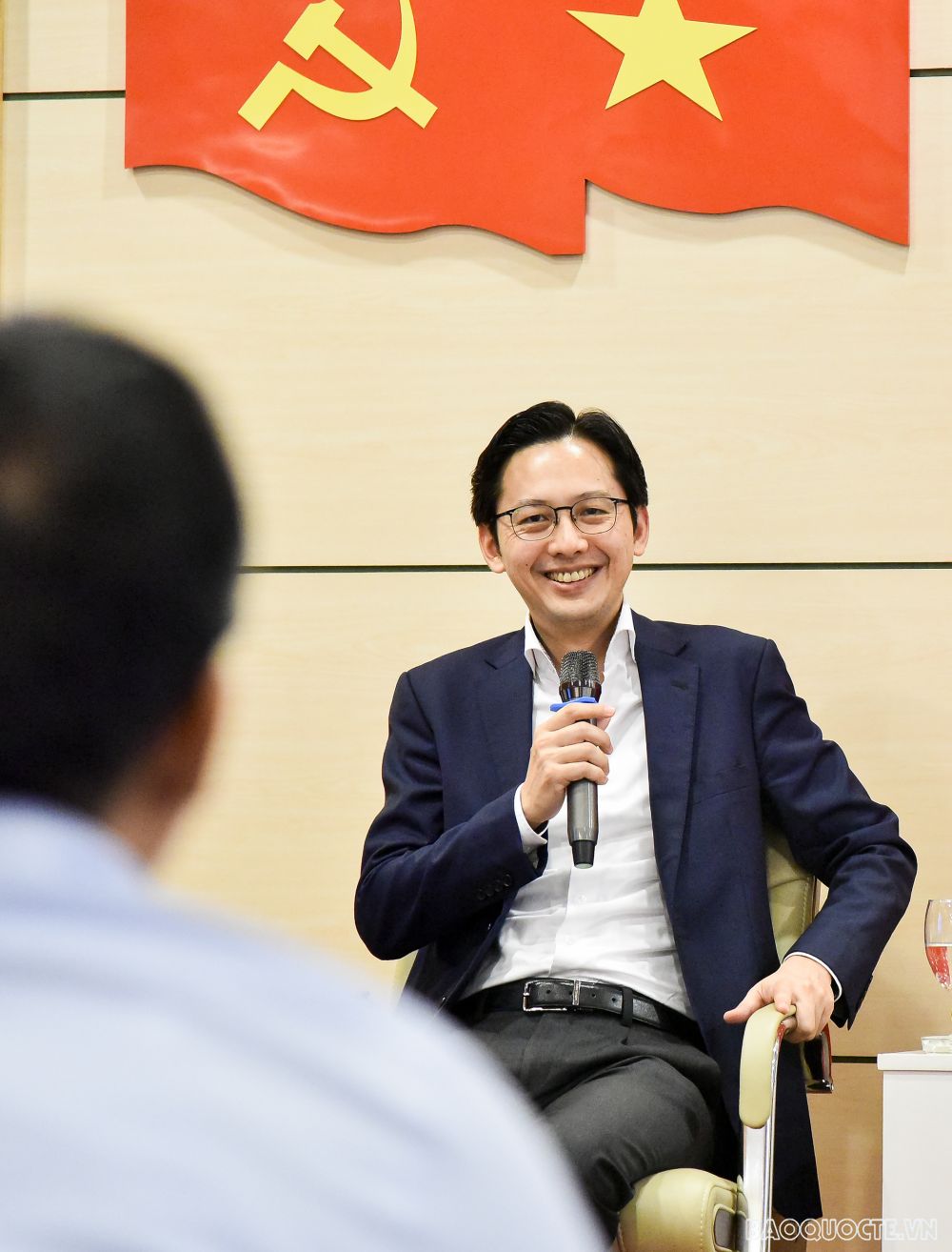 Thanh niên ngoại giao cân bằng cuộc sống với công việc như thế nào? Thanh niên ngoại giao cân bằng cuộc sống với công việc như thế nào?