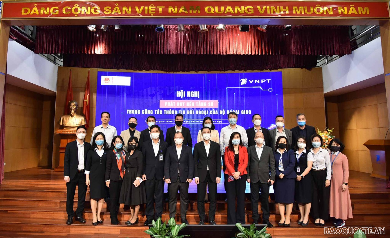 Các đại biểu tham dự Hội nghị từ đầu cầu Hà Nội. (Ảnh: Nguyễn Hồng)