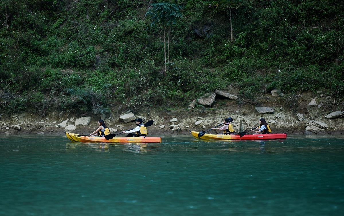 Ngắm nhìn những tuyệt tác thiên nhiên bên dòng sông Nho Quế