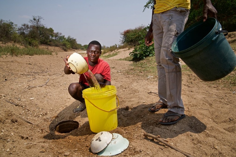nhung dua tre vung zimbabwe
