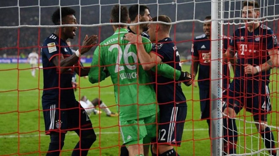ke bi ruong bo sven ulreich giup bayern danh bai stuttgart
