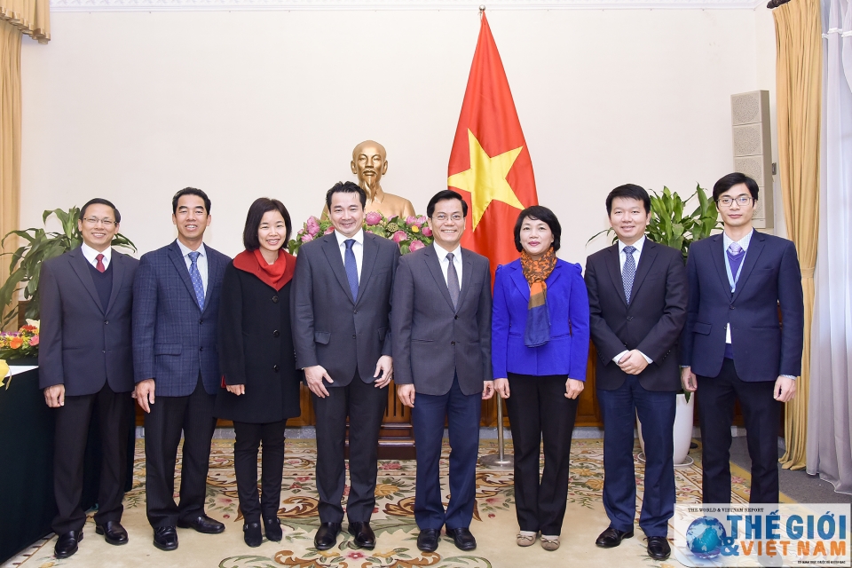 bo ngoai giao trao quyet dinh phan cong can bo quan ly